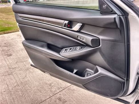 Certified 2018 Honda Accord Touring image 29