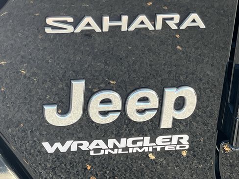 Used 2020 Jeep Wrangler Unlimited Sahara image 33