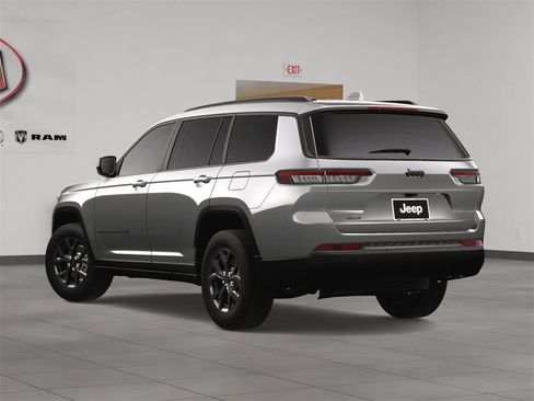 New 2025 Jeep Grand Cherokee L Altitude image 4