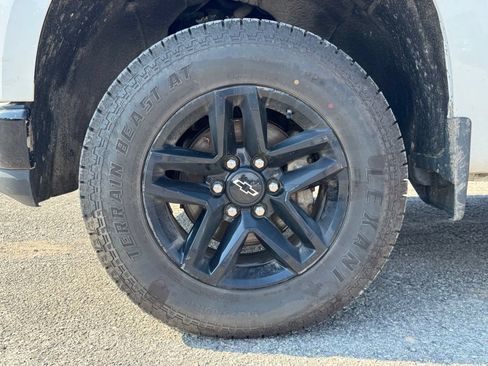 Used 2022 Chevrolet Silverado 1500 LT Trail Boss w/ Convenience Package II AWD/4WD image 8