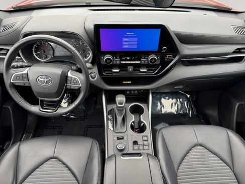 Used 2023 Toyota Highlander XSE image 10