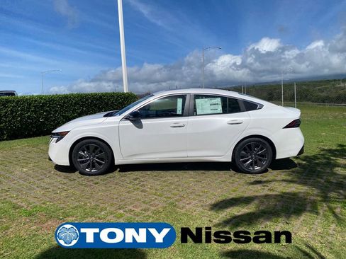 New 2026 Nissan Sentra SL w/ Floor Mat Package FWD image 4