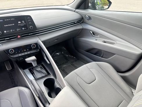 Used 2025 Hyundai Elantra Sport image 23