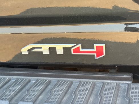 Used 2023 GMC Sierra 2500 AT4 w/ AT4 Preferred Package AWD/4WD image 6