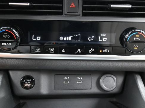 Used 2025 Nissan Rogue SV AWD/4WD image 40