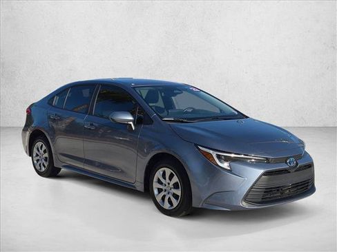 Certified 2023 Toyota Corolla LE FWD image 3