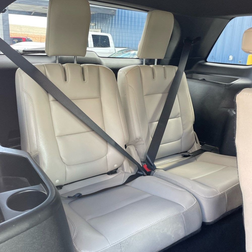Used 2019 Ford Explorer XLT w/ Equipment Group 202A FWD image 13