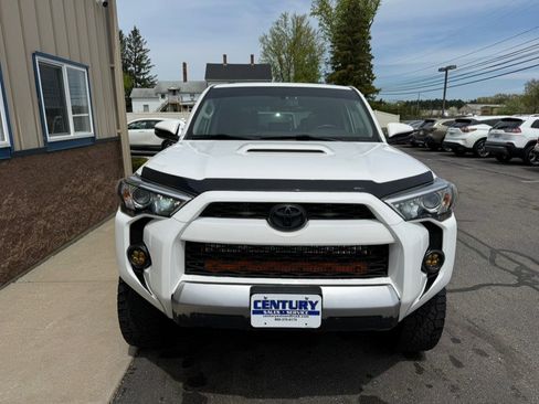 Used 2018 Toyota 4Runner TRD Off-Road Premium AWD/4WD image 2