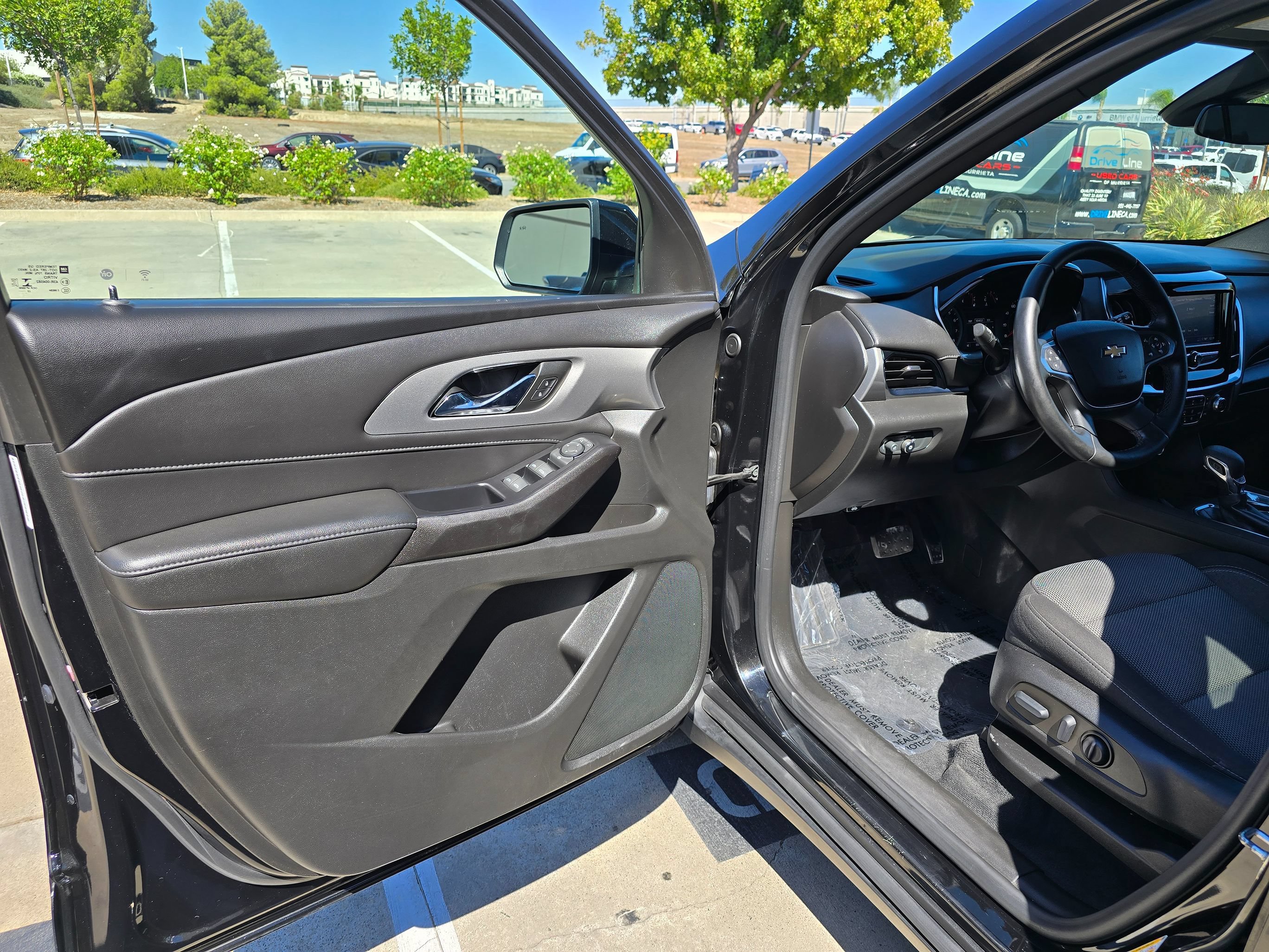Used 2023 Chevrolet Traverse LT FWD image 16