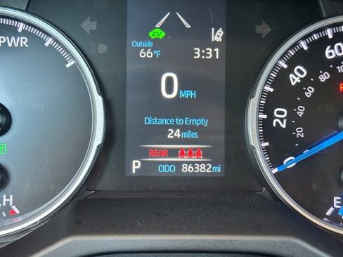 Certified 2021 Toyota RAV4 LE AWD/4WD image 31