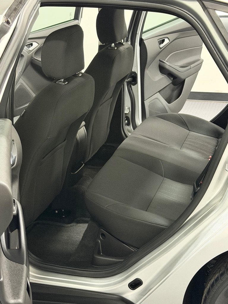 Used 2017 Ford Focus SE FWD image 9