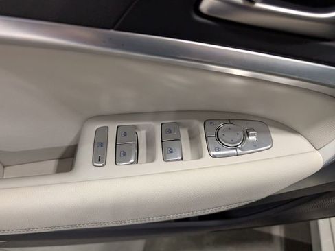 Used 2025 Genesis G70 2.5T image 13