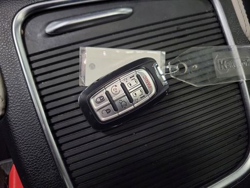 Used 2023 Chrysler Pacifica Limited FWD image 15
