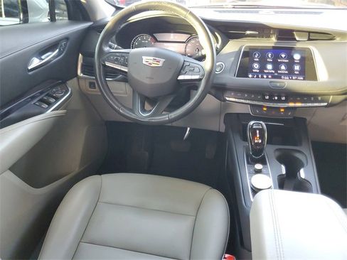 Certified 2021 Cadillac XT4 Luxury w/ Cold Weather Package image 15