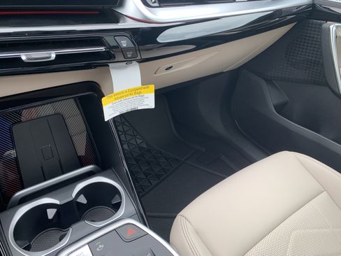 Certified 2025 BMW X1 xDrive28i w/ Premium Package image 17