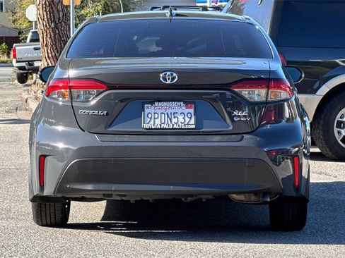 Certified 2025 Toyota Corolla XLE image 4