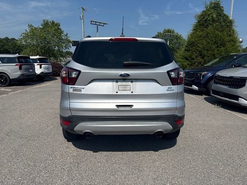 Used 2018 Ford Escape SE w/ SE Sync 3 Package FWD image 4