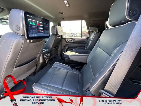 Certified 2024 GMC Yukon SLT w/ SLT Luxury Package image 13