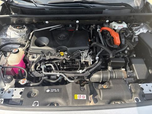 Used 2019 Toyota RAV4 LE w/ Carpet Mat Package AWD/4WD image 24