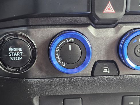 Used 2019 Toyota Tacoma TRD Off-Road w/ TRD Premium Off Road Package AWD/4WD image 22
