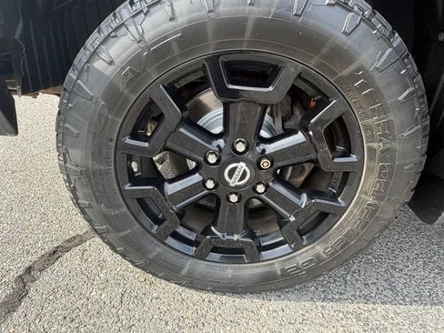Used 2018 Nissan Titan SL w/ Midnight Edition AWD/4WD image 18