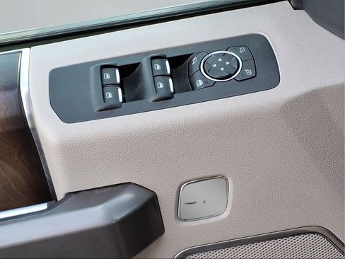 Used 2020 Ford F150 Limited w/ Trailer Tow Package image 19