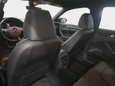 Used 2022 Volkswagen Passat 2.0T R-Line image 13