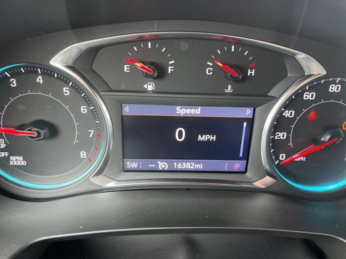 Used 2023 Chevrolet Traverse LT FWD image 16