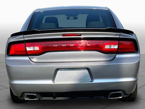 Used 2014 Dodge Charger SE RWD image 5