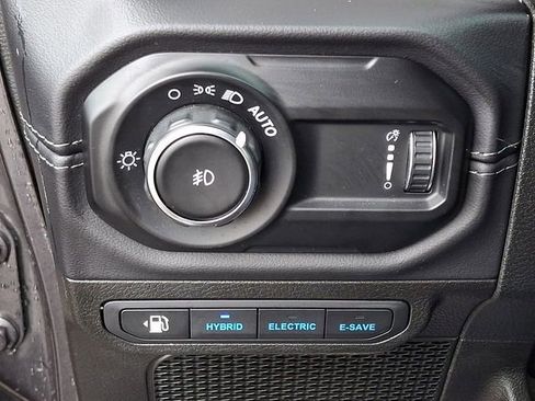 Used 2025 Jeep Wrangler Unlimited Sahara w/ Safety Group image 27