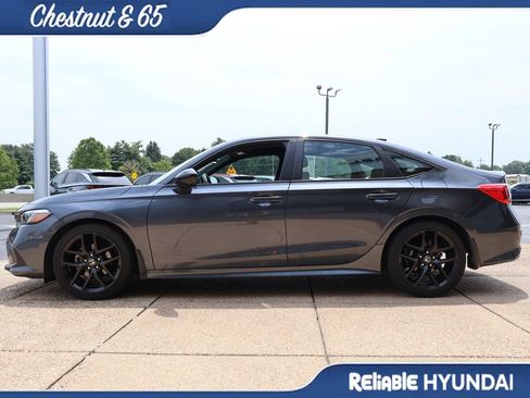 Used 2023 Honda Civic Sport image 3