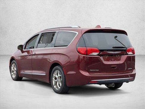 Used 2020 Chrysler Pacifica Touring-L FWD image 3