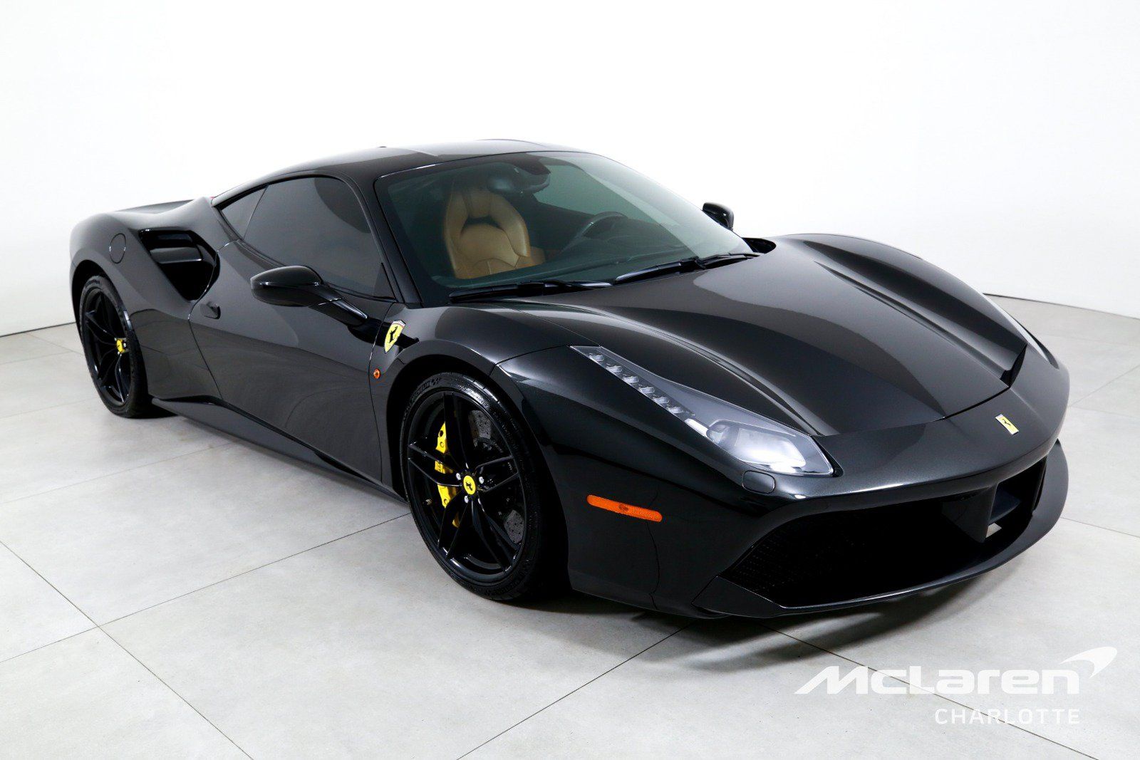 Used 2018 Ferrari 488 GTB RWD image 3