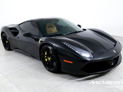 Used 2018 Ferrari 488 GTB RWD image 3