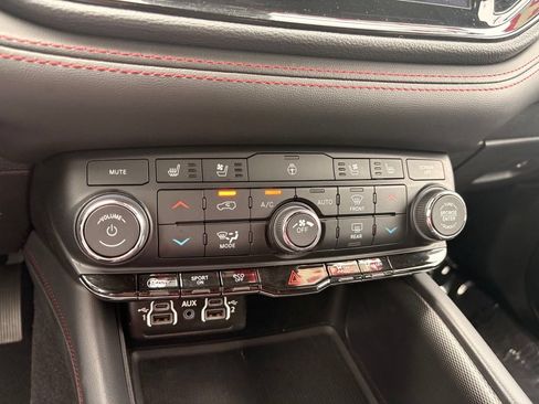 Used 2024 Dodge Durango GT AWD/4WD image 19