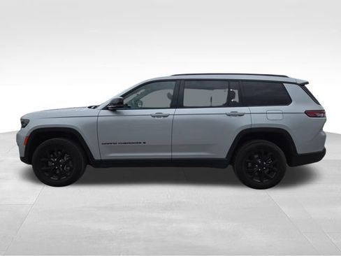 Used 2024 Jeep Grand Cherokee L Laredo AWD/4WD image 11