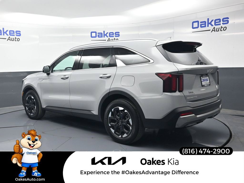 Certified 2026 Kia Sorento S w/ S Panoramic Sunroof Package FWD image 5