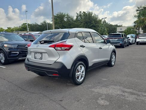 Used 2019 Nissan Kicks S FWD image 8