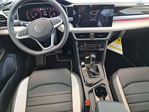 New 2026 Volkswagen Taos SEL AWD/4WD image 18