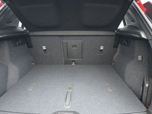 Used 2023 Volvo XC40 B5 Plus w/ Protection Package Premier image 30