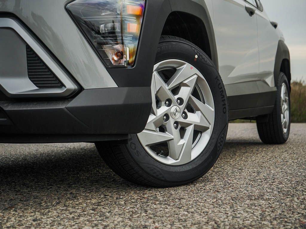 New 2027 Hyundai Kona SE AWD/4WD image 6