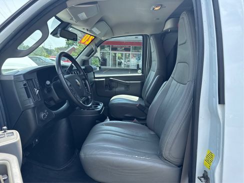 Used 2020 Chevrolet Express 3500 w/ Driver Convenience Package RWD image 9