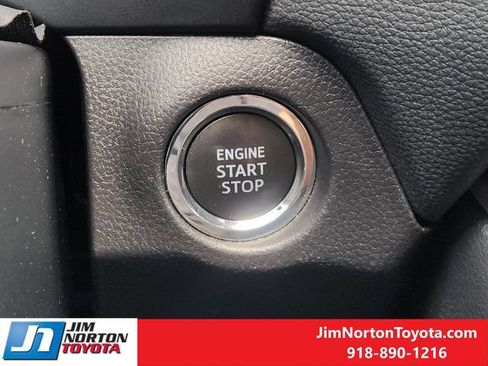 Used 2025 Toyota RAV4 XLE FWD image 22