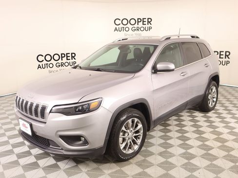 Used 2019 Jeep Cherokee Latitude Plus w/ Comfort/Convenience Group image 9