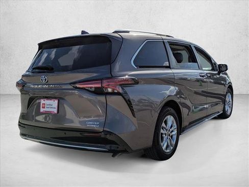 Certified 2022 Toyota Sienna Limited image 5