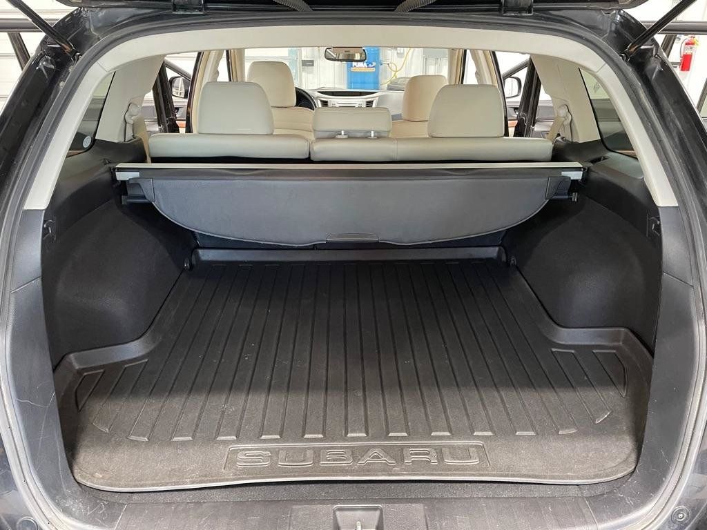 Used 2013 Subaru Outback 2.5i Limited w/ Moonroof Pkg AWD/4WD image 16