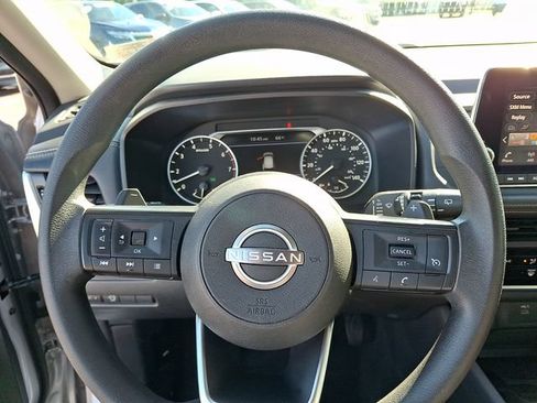 Used 2024 Nissan Rogue S FWD image 19