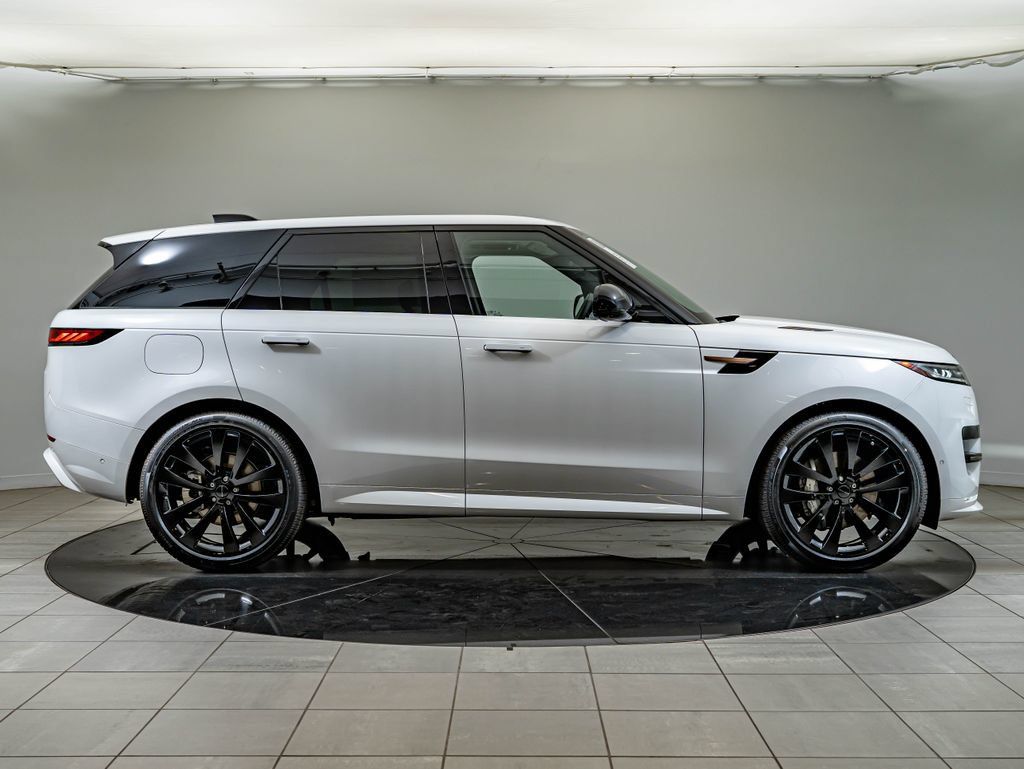 New 2026 Land Rover Range Rover Sport Dynamic SE AWD/4WD image 4