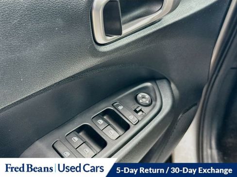 Used 2024 Hyundai Venue SEL FWD image 18