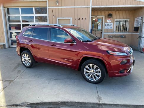 Used 2016 Jeep Cherokee Overland w/ Technology Group AWD/4WD image 8